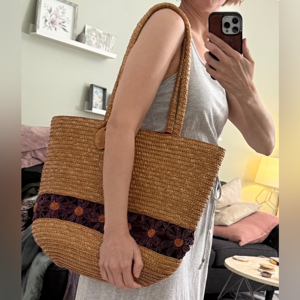 Mambo Liz Claiborne straw beach tote with purple daisies